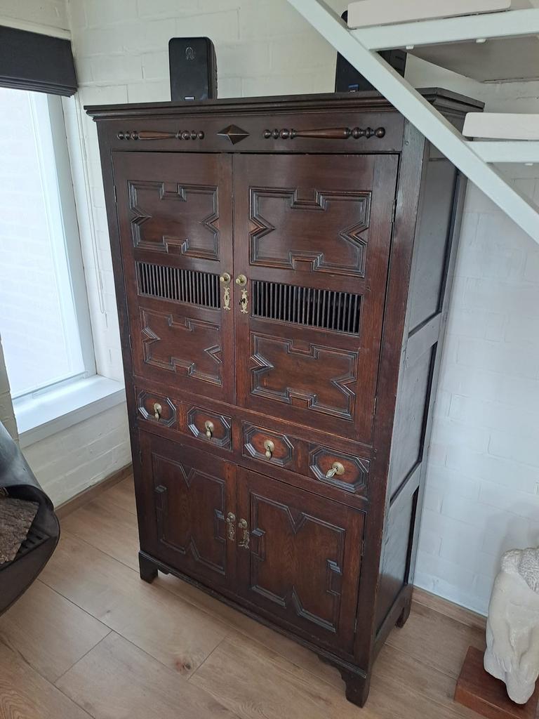 Kast Tudor Antiek 18 de eeuw- prima staat, Antiek en Kunst, Antiek | Meubels | Kasten, Ophalen