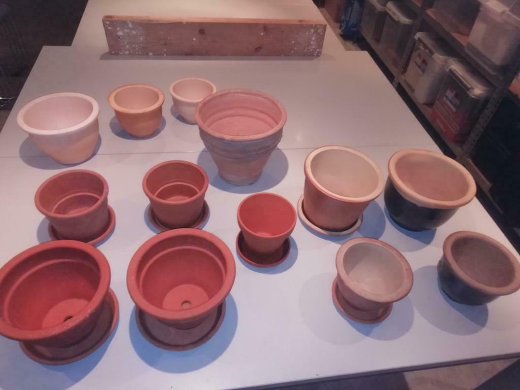 13 Terra cotta potten met onderzetters, Tuin en Terras, Ophalen, Nieuw, Balkon