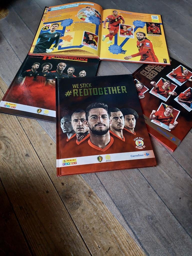 4 albums red devils carrefour, Enlèvement ou Envoi, Comme neuf