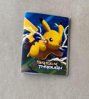 Pikachu Pokemon verzamelmap vr 240 kaarten, Ophalen, Zo goed als nieuw