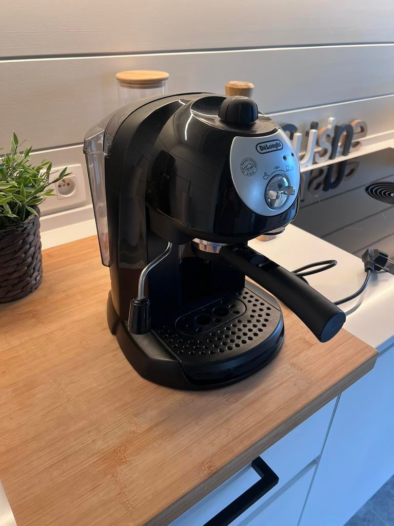 Koffiemachine Delonghi, Elektronische apparatuur, Ophalen, Zo goed als nieuw