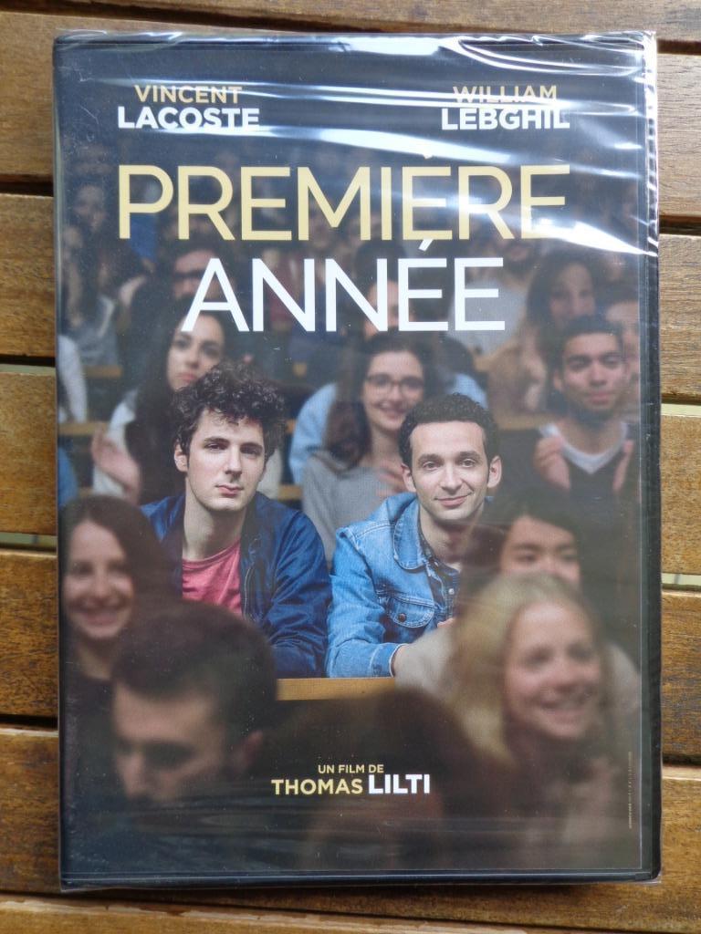 )))  Première Année  //  Comédie  /  Neuf   (((, Alle leeftijden, Ophalen of Verzenden, Nieuw in verpakking, Overige genres