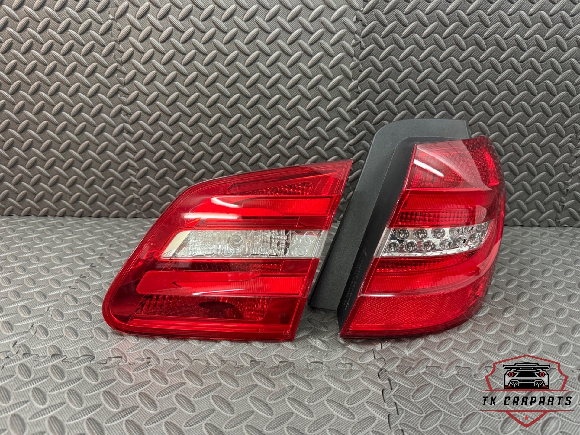 Feux arri re droit Mercedes Classe B A246/W246, Neuf, Mercedes-Benz AG, Mercedes-Benz, Mercedesstrasse 120
70372  Stuttgart, DE