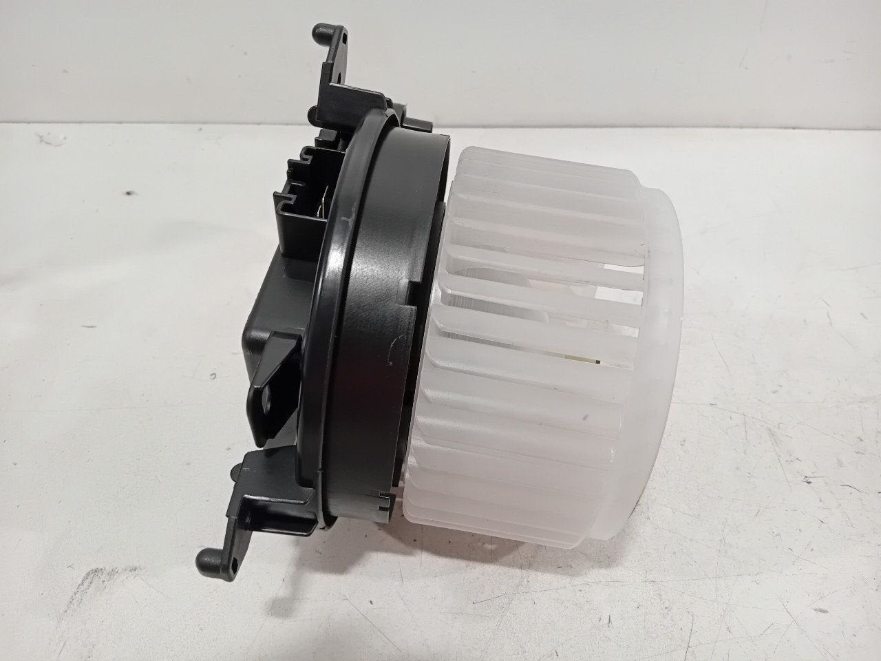 Kachel ventilator motor Toyota Yaris, Onderdelen@venauto.nl, Van der Ven Autorecycling B.V., Ettenseweg 76, 4706 PB Roosendaal, The Netherlands
