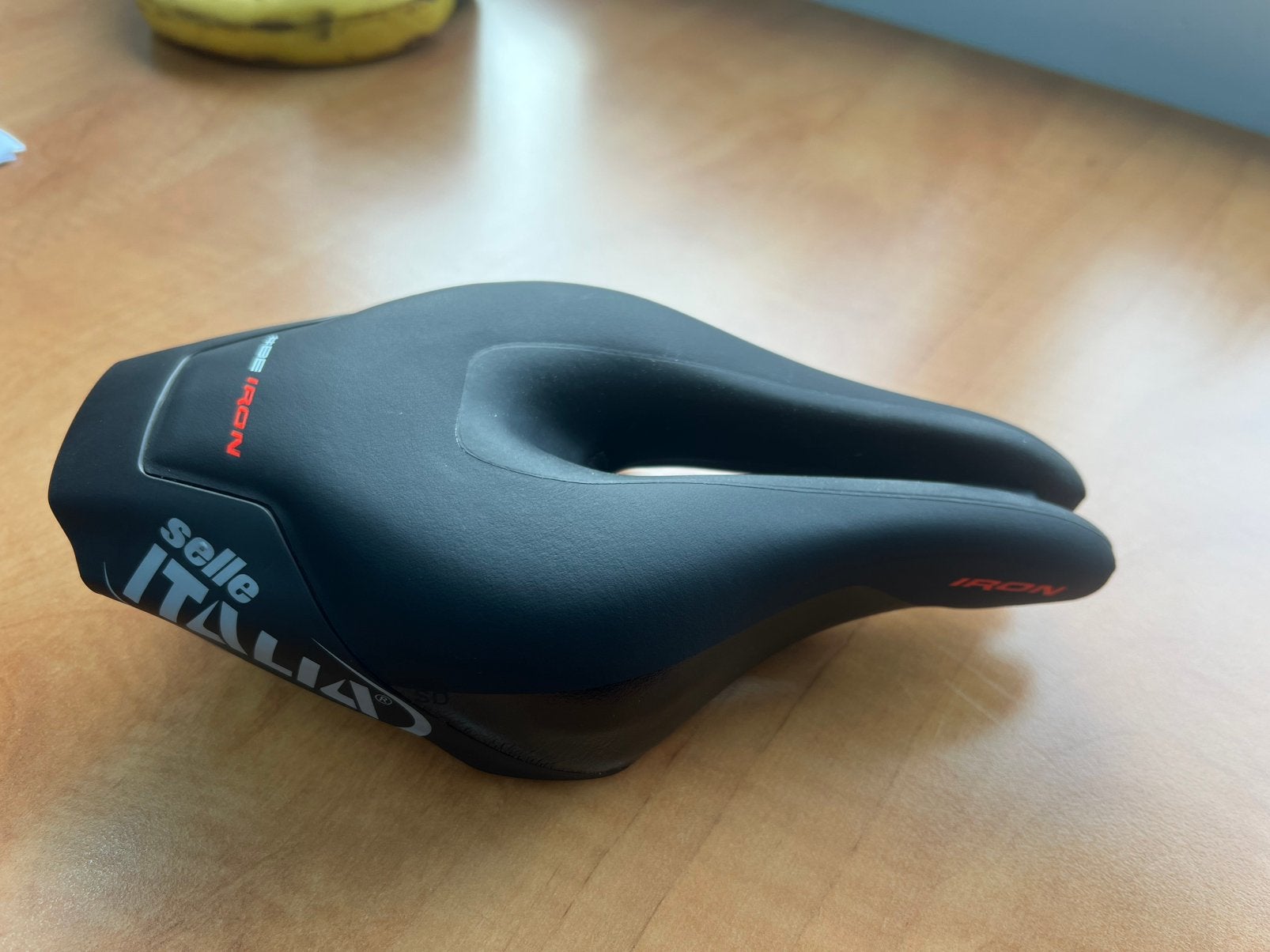 Selle Italia #BE IRON met manganese rails, Vélos & Vélomoteurs, Neuf, Enlèvement ou Envoi, Selle, Plastique