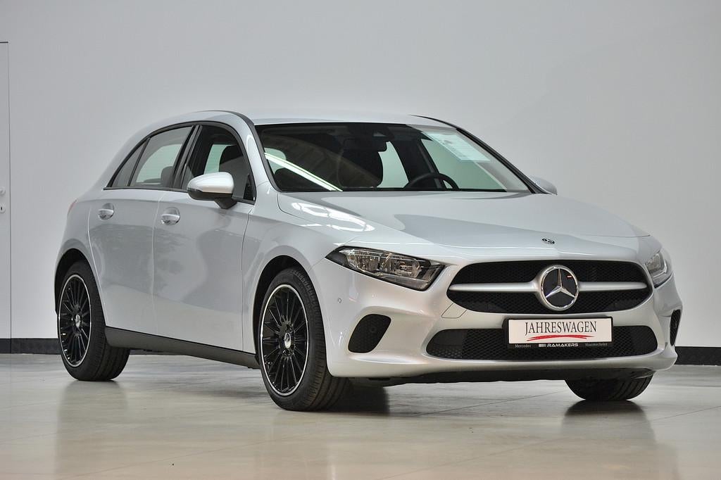 Mercedes-Benz A 200 Benzine | Sport-look MBUX Navi Lane-assi, Auto's, Mercedes-Benz, Voorwielaandrijving, Stof, Gebruikt, 4 cilinders