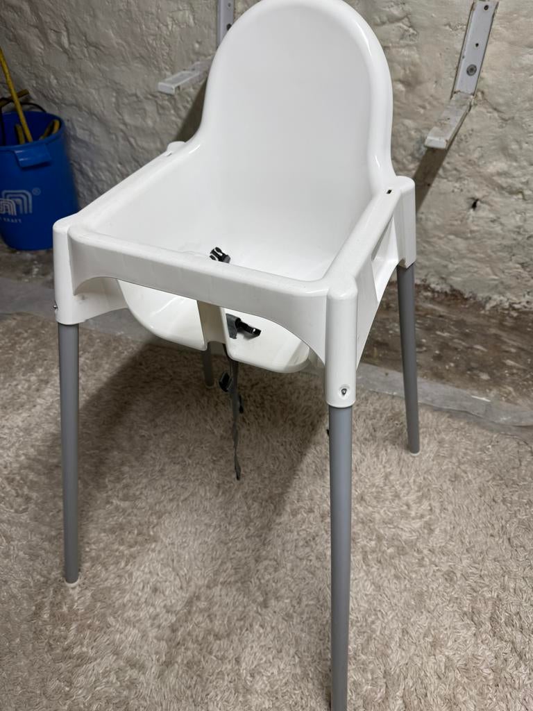 Witte kinderstoel IKEA—goede staat, opvouwbaar zonder tablet, Kinderen en Baby's, Kinderstoelen, Ophalen, Zo goed als nieuw, Inklapstoel