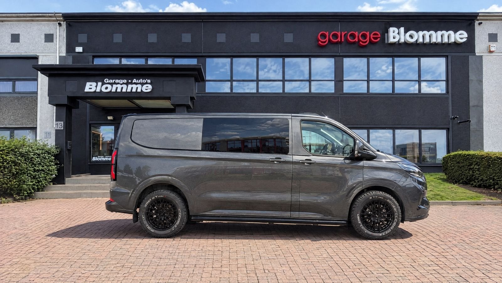 Ford Transit Custom 320 2.0 TDCI L2H1 Limited DC NIEUW ! 6-z, Stof, Gebruikt, Zwart, 4 cilinders