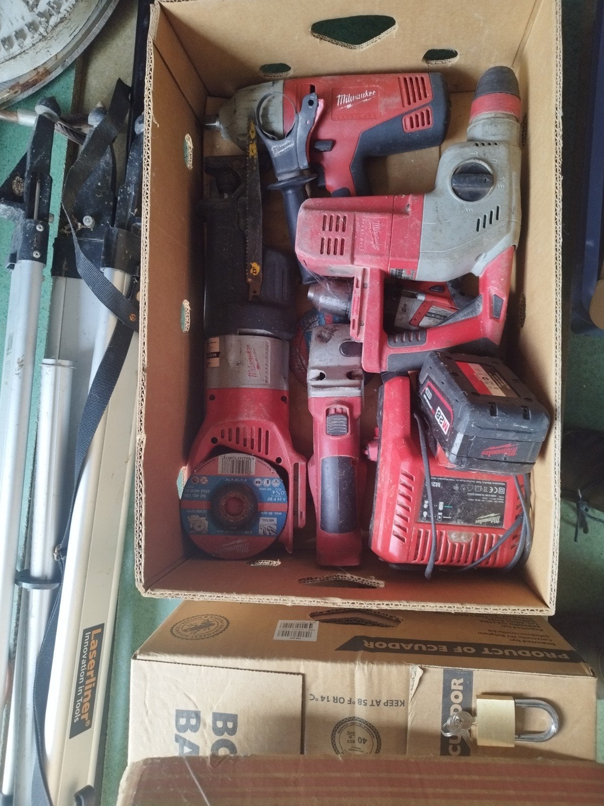 Machines 28 volts Milwaukee sans batterie, Bricolage & Construction, Enlèvement, Milwaukee