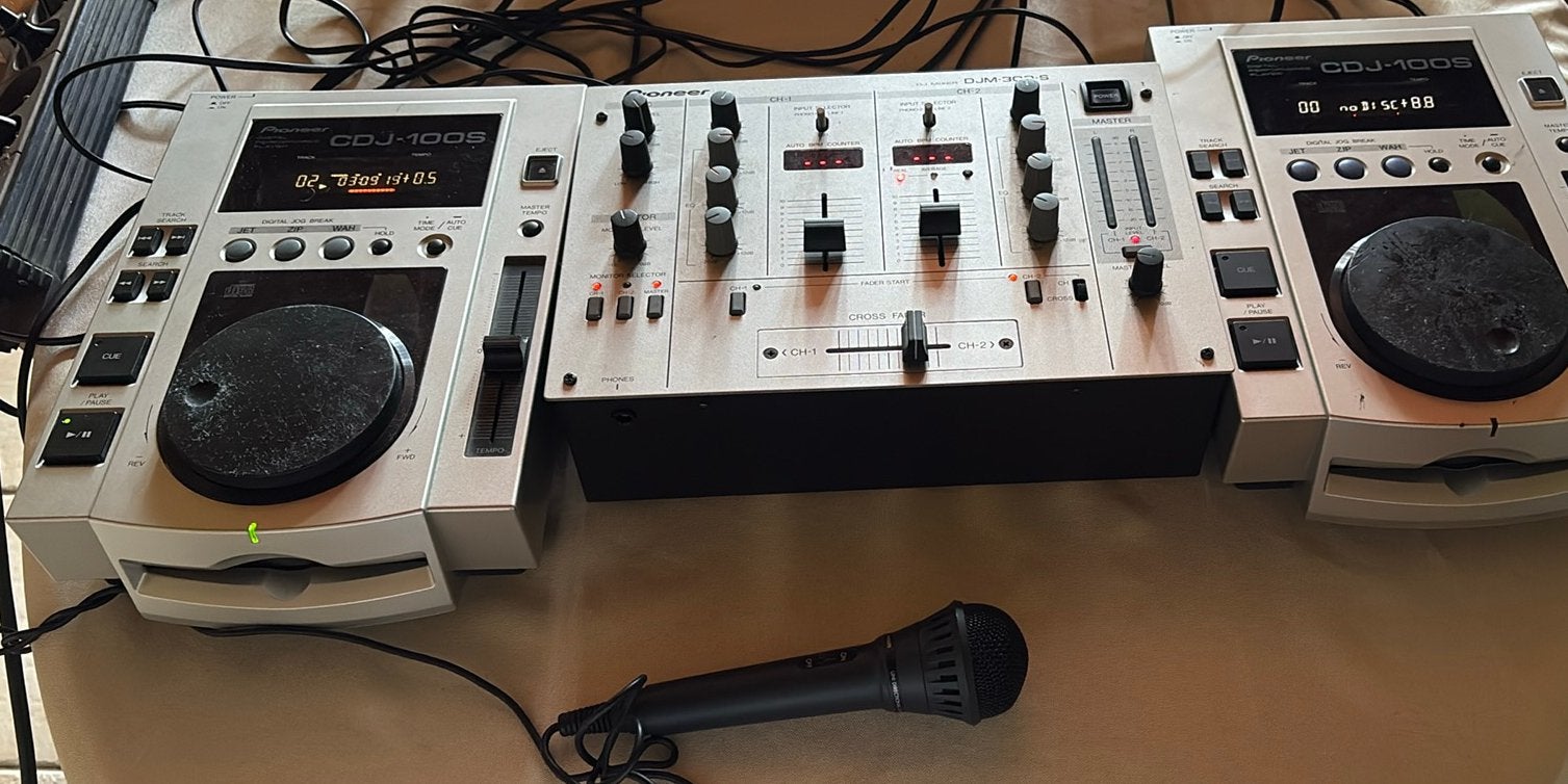 Pioneer DJ Set: 2x CDJ-100S + DJM-300-S Mixer + Microfoon, Musique & Instruments, Enlèvement ou Envoi, Comme neuf, Pioneer