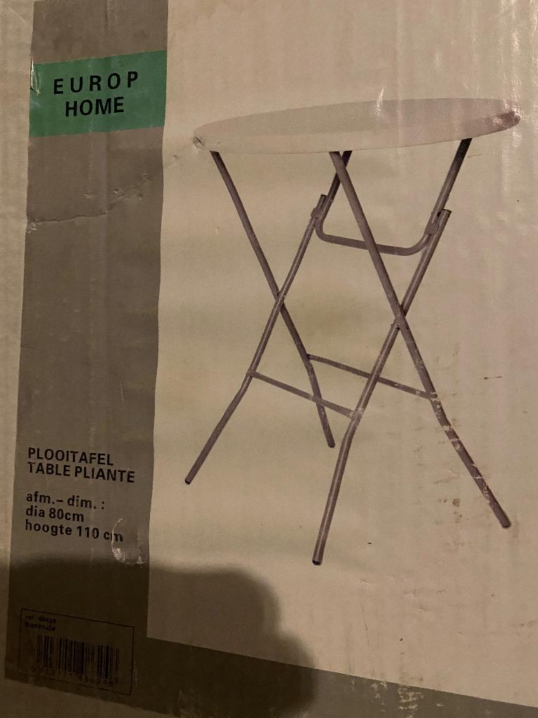 partytafels en gratis rokken wit en zwart, Ophalen, Zo goed als nieuw