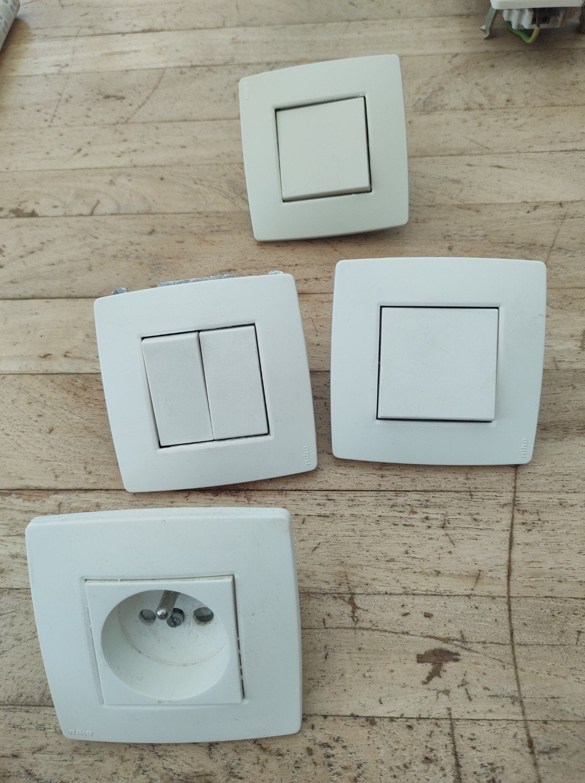 Niko schakelaars en stopcontact, Doe-het-zelf en Bouw, Ophalen of Verzenden, Stopcontact
