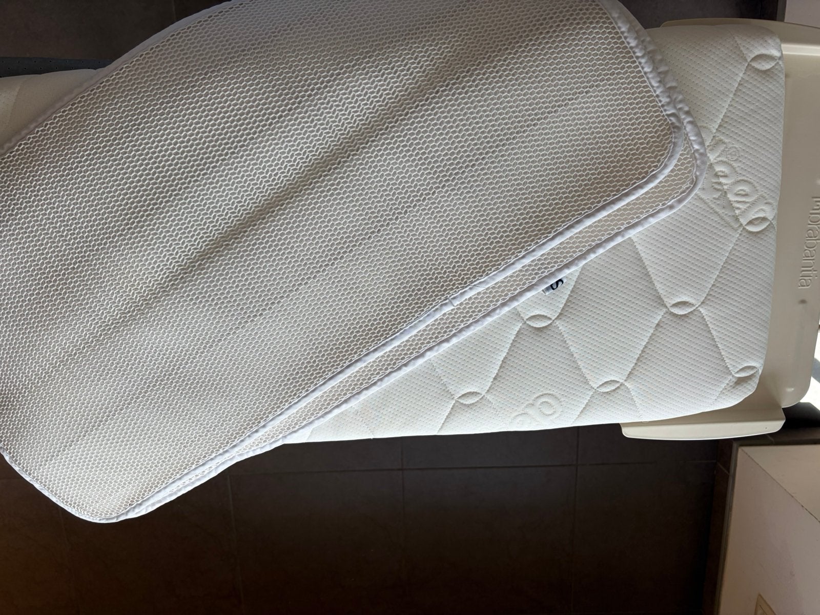 Aerosleep matras en 2 matrasbeschermers, Kinderen en Baby's, Ophalen, Gebruikt, Wit, Overige typen