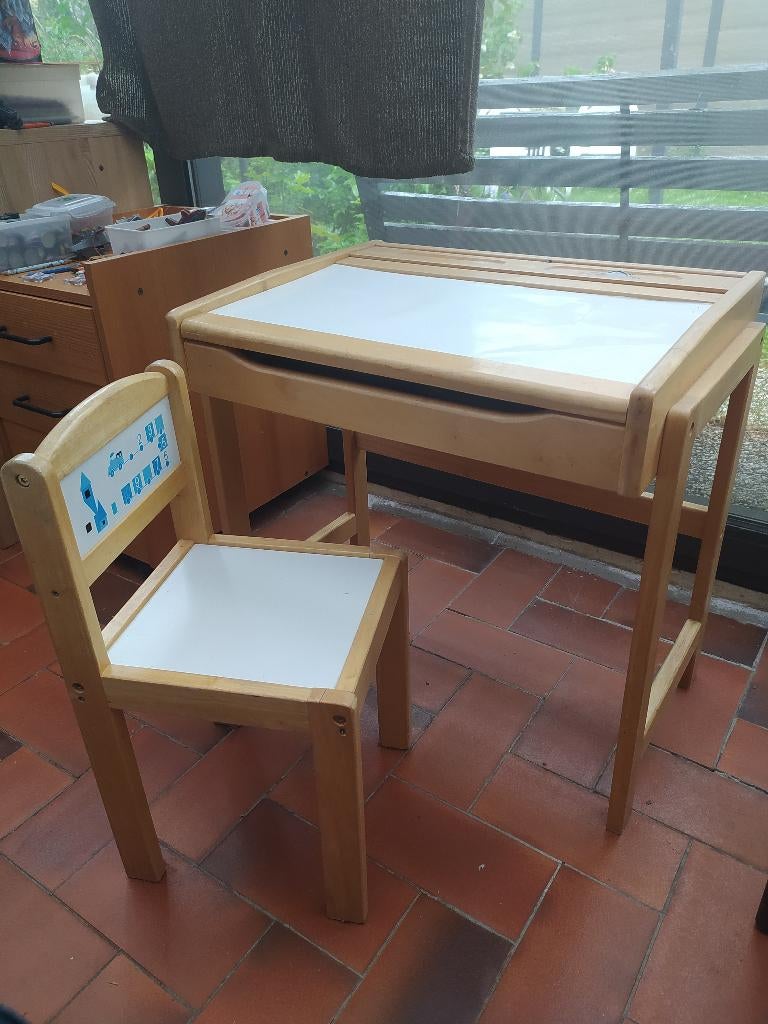 kleuterbureel met stoeltje, Kinderen en Baby's, Kinderstoelen, Gebruikt, Ophalen