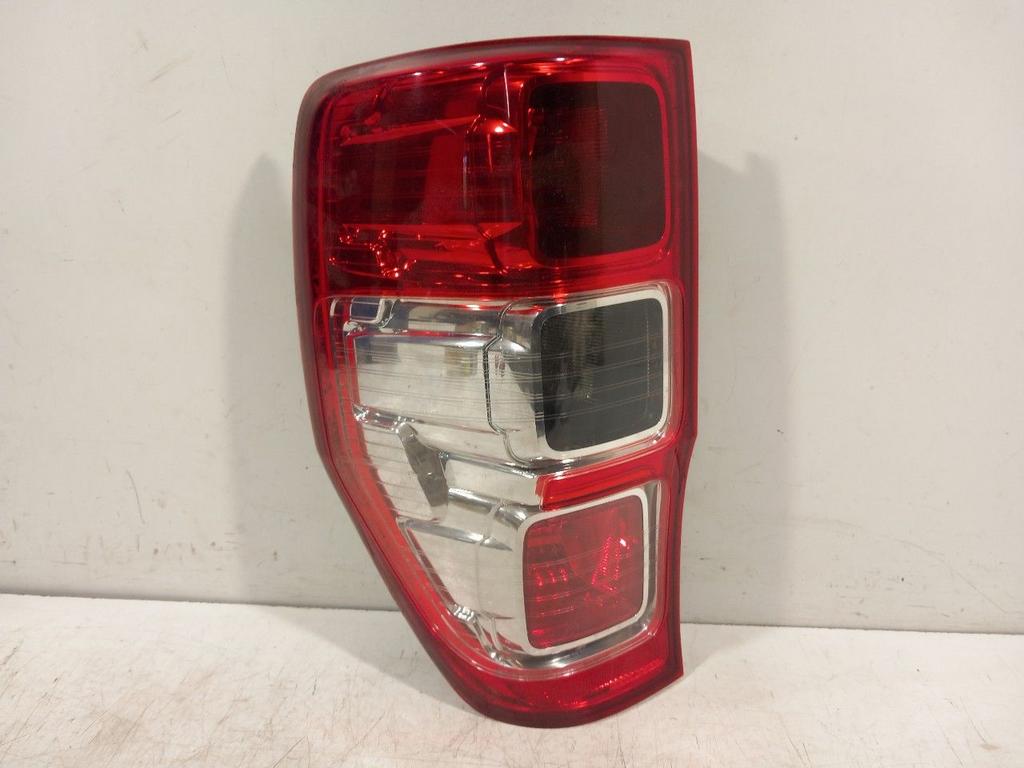 Achterlicht links buiten Ford Ranger, Auto-onderdelen, Onderdelen@venauto.nl, Van der Ven Autorecycling B.V., Gebruikt, Ettenseweg 76, 4706 PB Roosendaal, The Netherlands