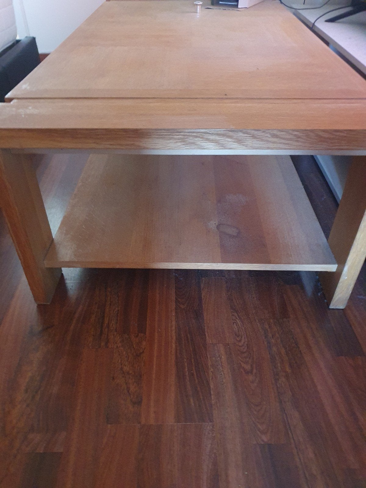 Table en bois massif en bonne état, Enlèvement
