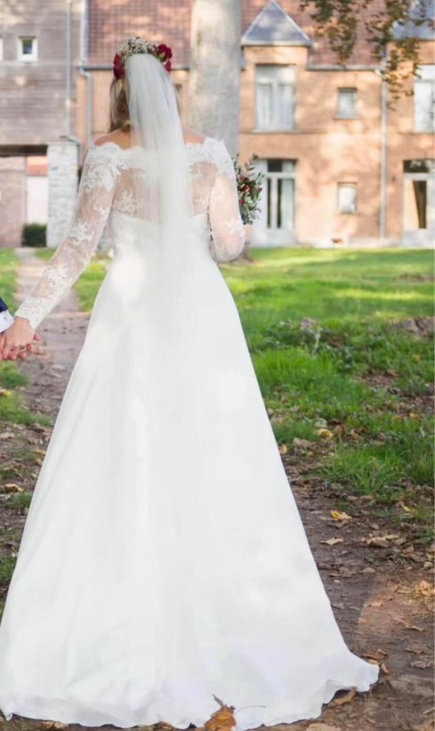 Robe de mariée col bardot, Vêtements | Femmes, Enlèvement, Comme neuf, Blanc, Robe de mariée