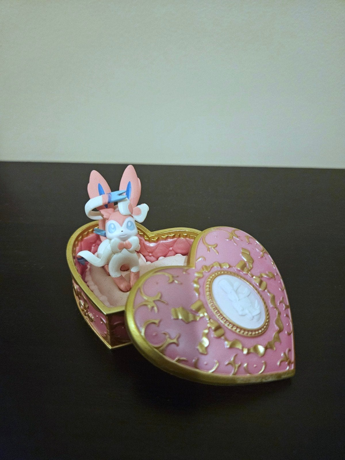 Nymphali (Sylveon) – Boîte cœur Pokémon de collection