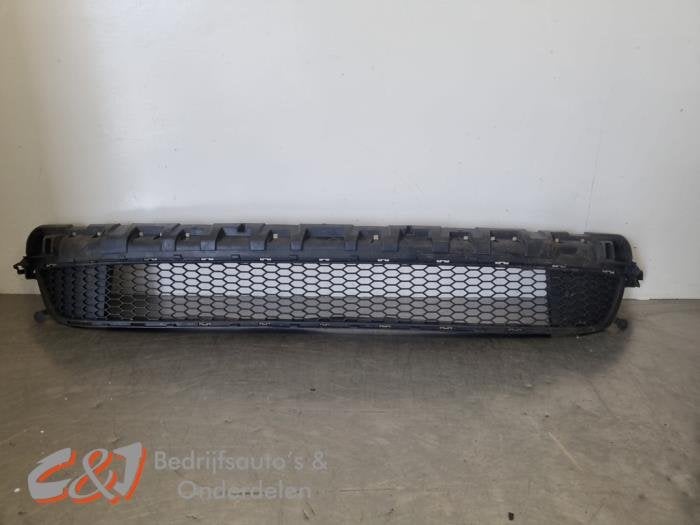 Pare-chocs grille d'un Renault Trafic, Renault, -, 3 mois de garantie, Utilisé