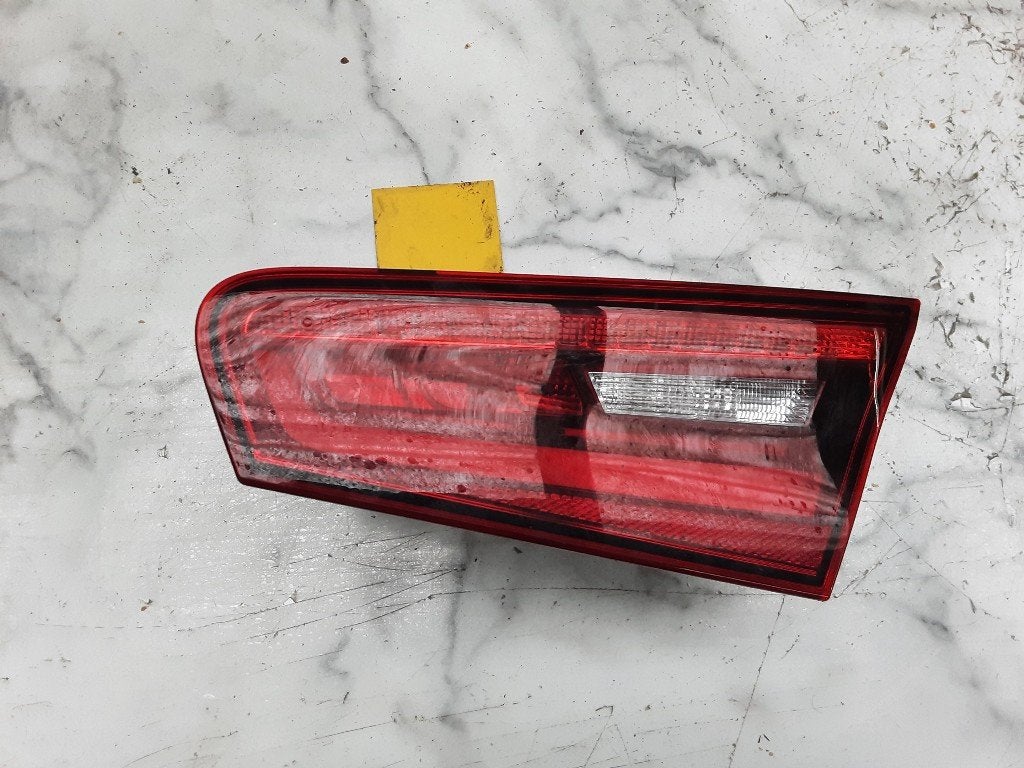 PANNEAU ARRIÈRE DROIT AVEC LAMPE Audi A3 (8V1 / 8VK), Auto-Union-Straße  1,
85057  Ingolstadt, DE, Info@audi.de, Audi, Utilisé