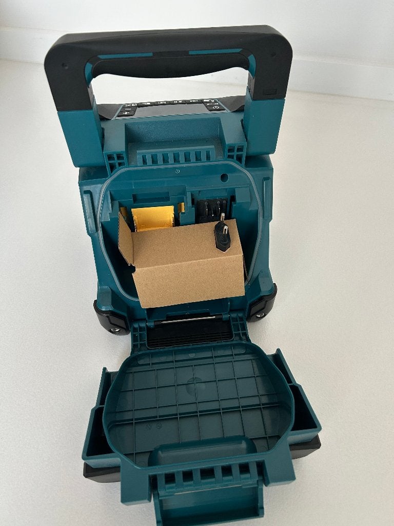 Makita DMR202 10.8-18V Li-Ion Accu Bluetooth speaker, Overige merken, Vloerstaande luidspreker, Verzenden, Zo goed als nieuw