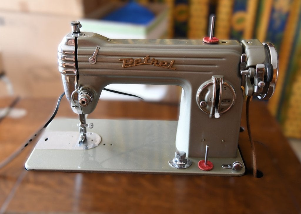 Machine à Coudre Vintage Petrel dans son Meuble Années 50/60, Enlèvement