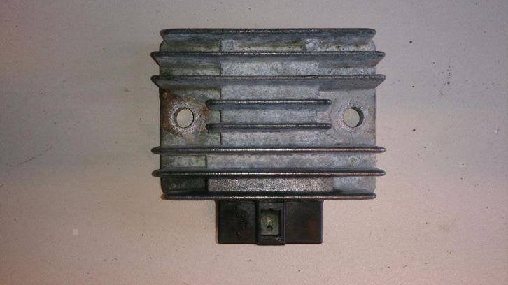 Kawasaki Z305 spanningsregelaar GPZ305 gelijkstroomrichter, Motoren, Onderdelen | Kawasaki, Ophalen of Verzenden, Gebruikt