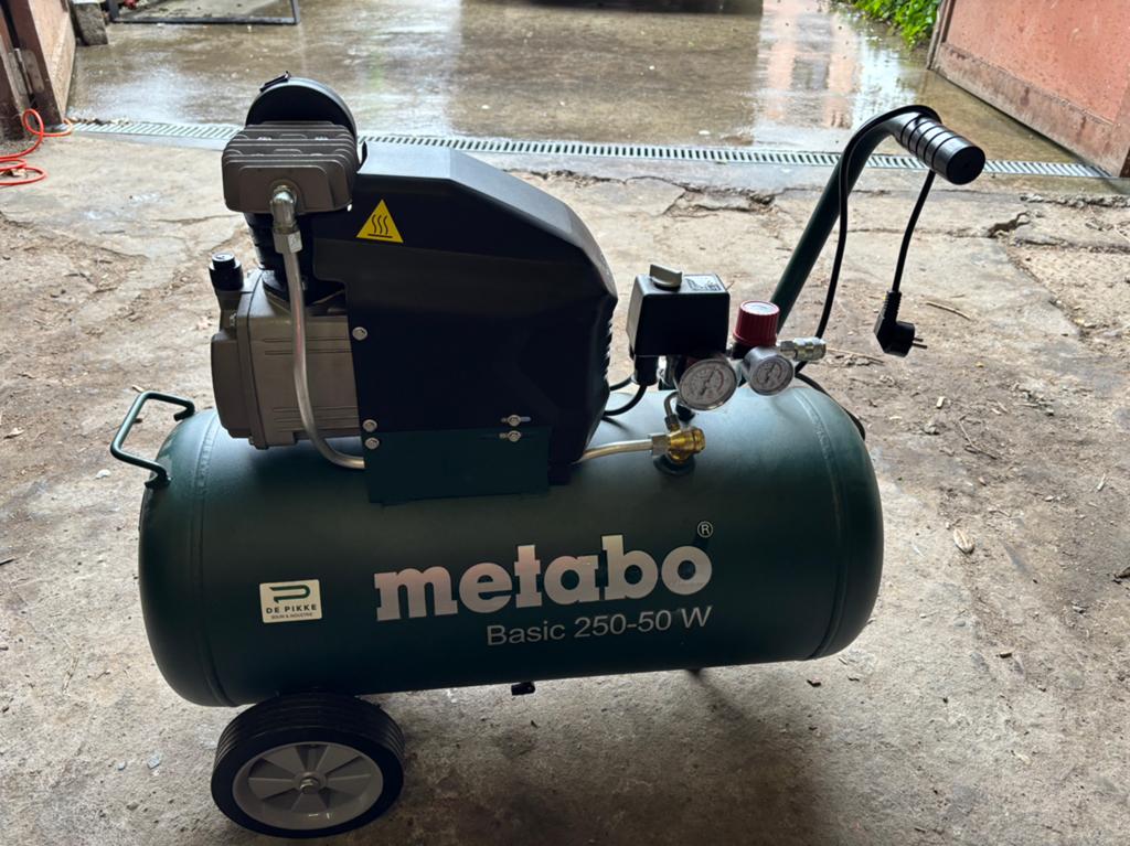 Compressor metabo, basic 250-50W, Doe-het-zelf en Bouw, 25 tot 100 liter, Ophalen, Nieuw, Minder dan 200 liter/min