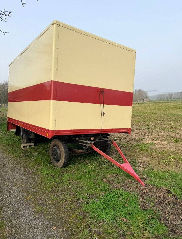 Gesloten aanhangwagen, Ophalen, Gebruikt