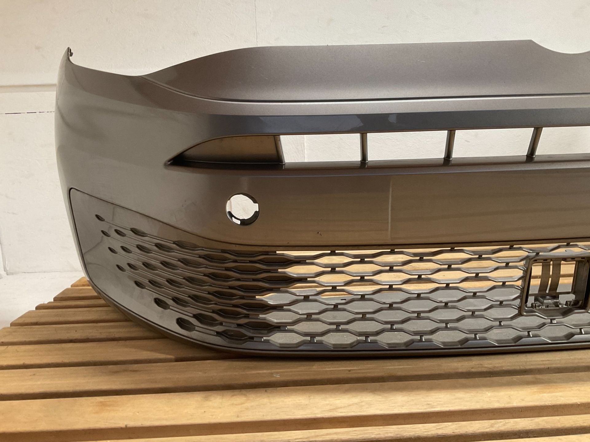 Bumper Volkswagen CADDY 2K7 2K7807221A 2021+ LAK GRIJS, Gebruikt, Volkswagen AG, Vw@volkswagen.de, Bumper