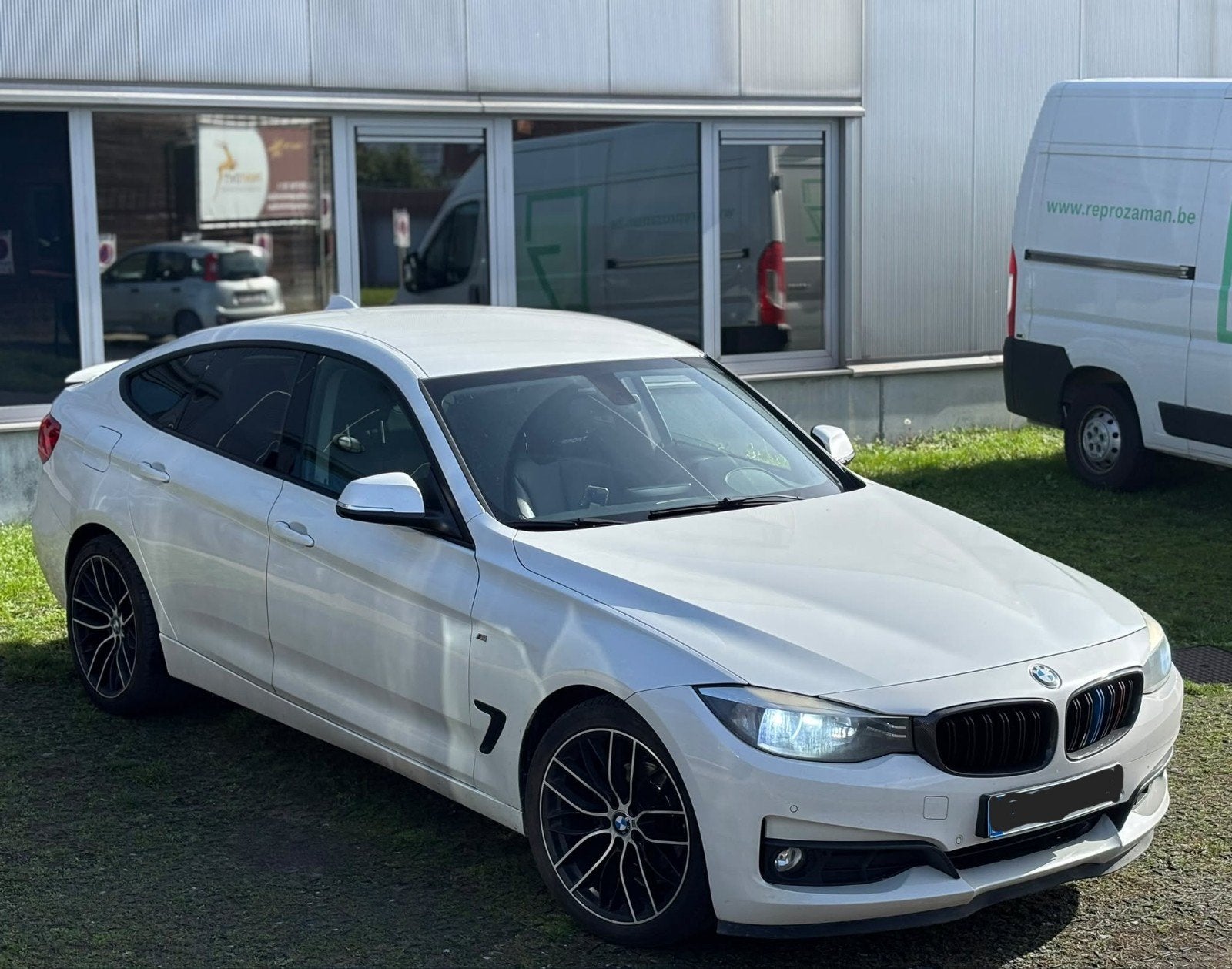 BMW 318d GT Sportpakket – 2014
 230.000 km
 Parelmoerwit, Autos, Achat, Boîte manuelle, Particulier, Pack sport
