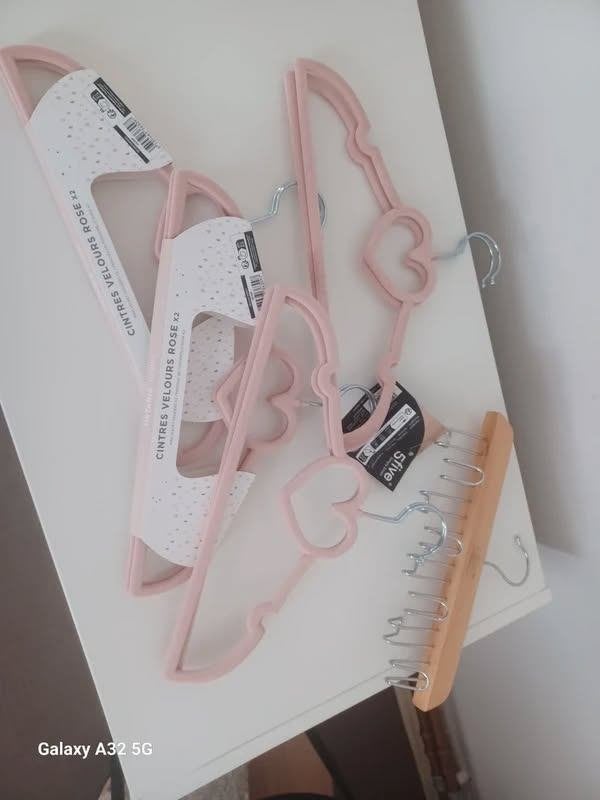 Lot de cintres enfant, Enlèvement, Comme neuf, Velours, Enfants