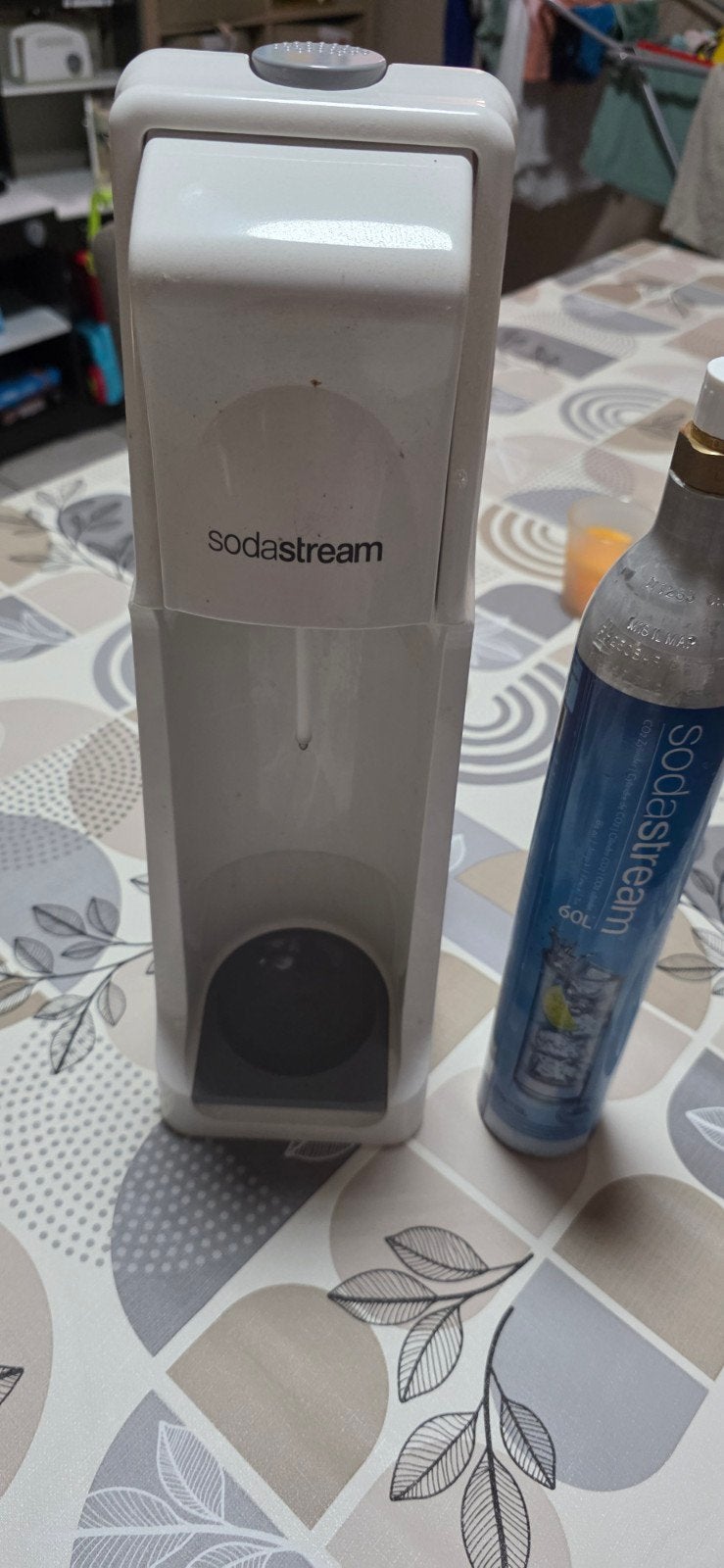 Sodastream + deux cartouche dont une vide + deux bouteilles, Electroménager, Enlèvement