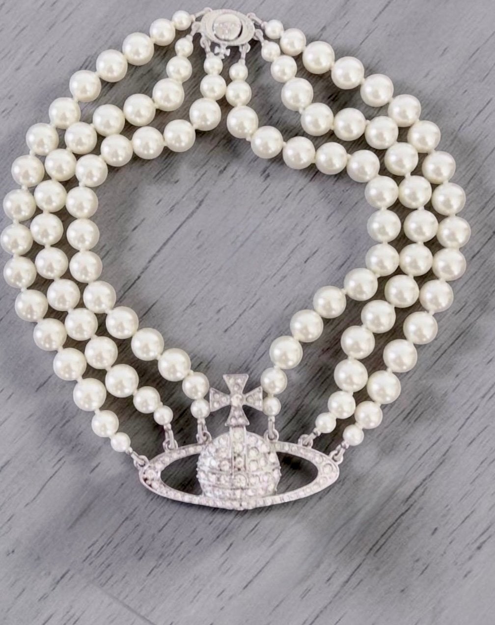 Vivienne Westwood Three Row Pearl Silver Necklace Choker, Verzenden, Zo goed als nieuw, Met strass