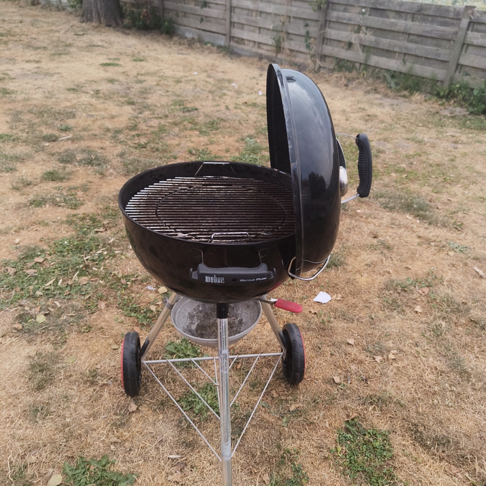 Weber kettle plus, Tuin en Terras, Ophalen, Gebruikt, Weber