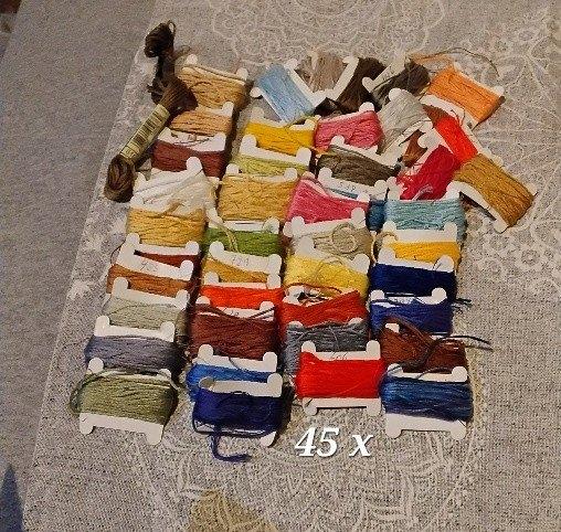 fil de coton broderie , DMC , 45 petites cartes, Hobby & Loisirs créatifs, Enlèvement ou Envoi, Utilisé, Broderies à la main, Fil à broder ou Soie