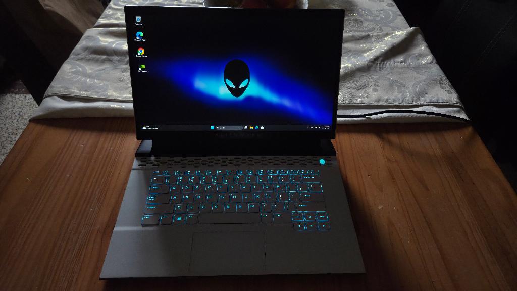 Alienware m15 R3 Gaming Laptop – i7 / RTX 2070 / 300Hz, Ophalen, Met videokaart, Intel i7-processor, Zo goed als nieuw