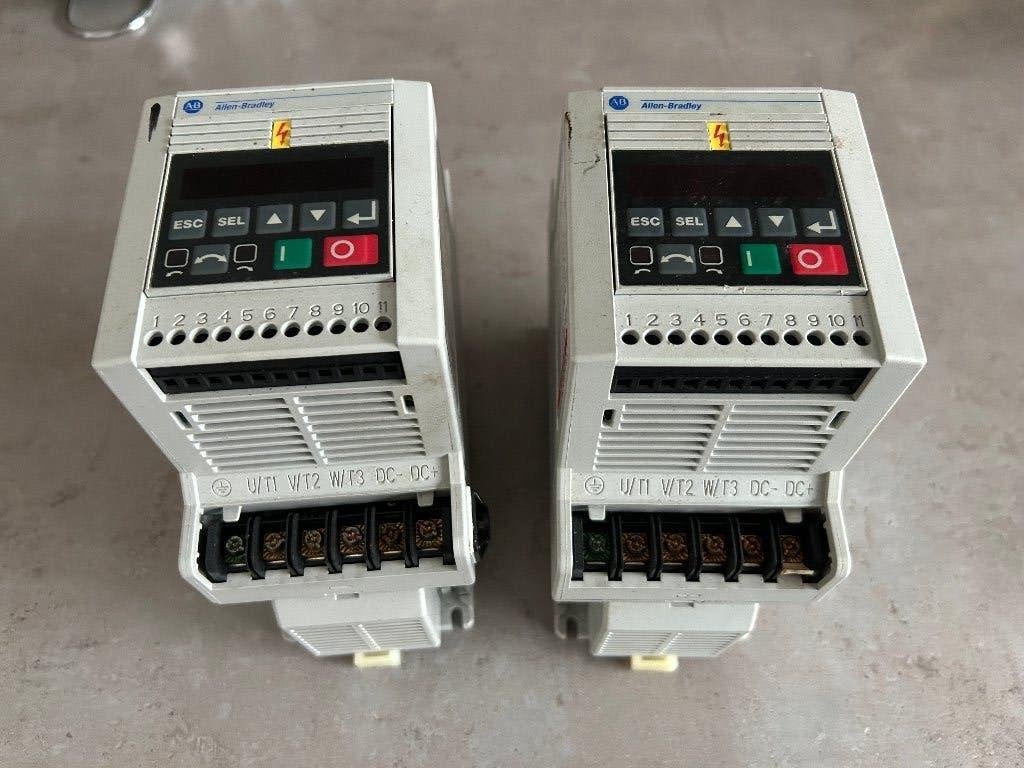 te koop:ALLEN BRADLEY 160-BA04NSF1 /frequentieregelaar, Hobby en Vrije tijd, Elektronica-componenten, Ophalen of Verzenden, Gebruikt