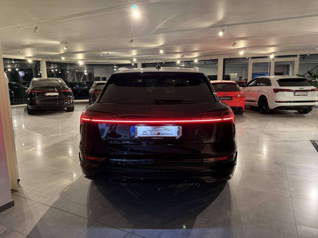 Audi Q8 e-tron 55 QUATTRO 408PK * S-LINE * COMFORT-SPORT INT, Auto's, Automaat, Zwart, Lichtsensor, 408 pk