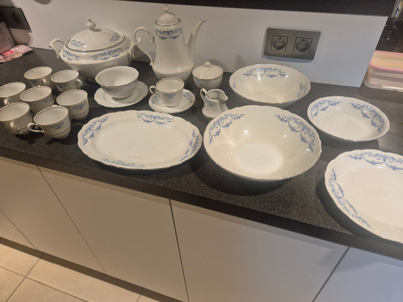 Prachtig compleet servies aan tafel voor 12 personen Porcela, Ophalen