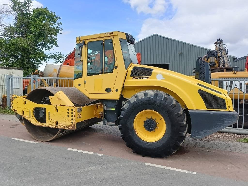 Bomag BW 213 D H-4 i wals roller compactor