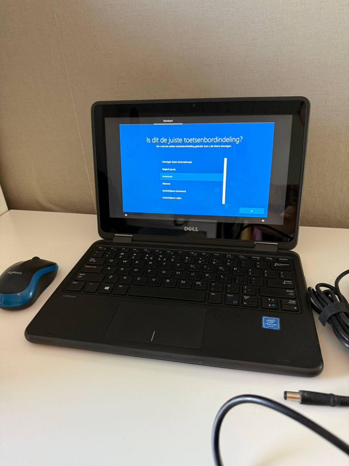 Dell Latitude 3189 2-in-1 Laptop met Touchscreen, Ophalen, Zo goed als nieuw