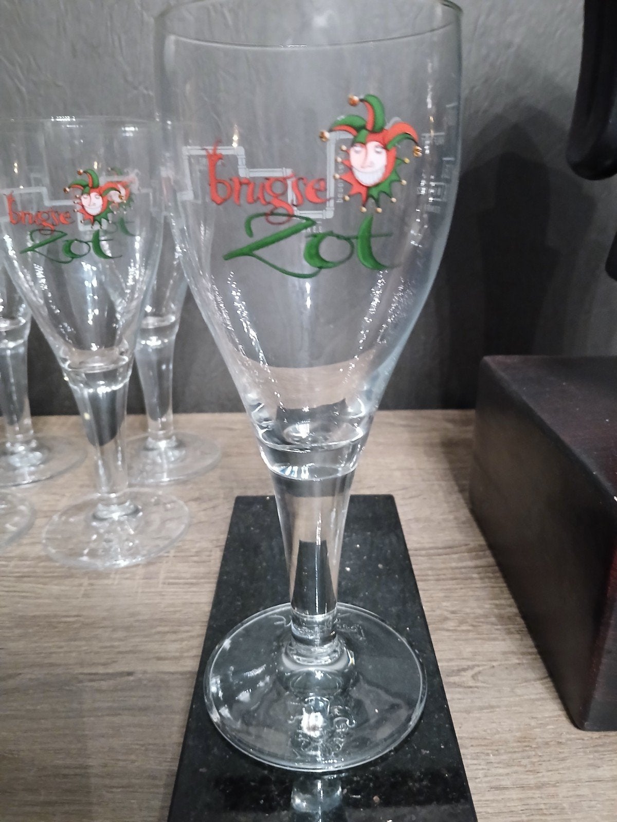 Set Brugse Zot glazen., Verzamelen, Glas en Drinkglazen, Ophalen of Verzenden, Zo goed als nieuw, Bierglas