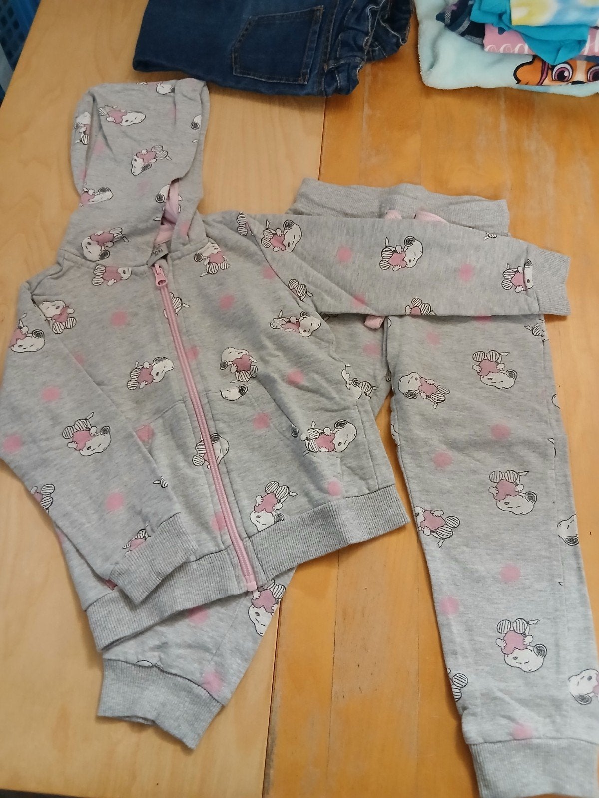 Trainingspak snoopy maat 98/104, Kinderen en Baby's, Kinderkleding | Maat 104, Ophalen of Verzenden