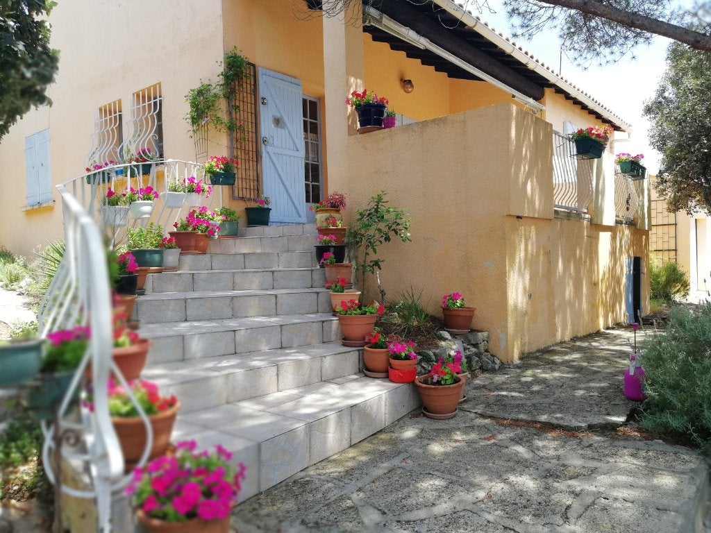 10km van PONT DU GARD Huis met 2 slaapkamers, tuin, garage, Frankrijk, Dorp