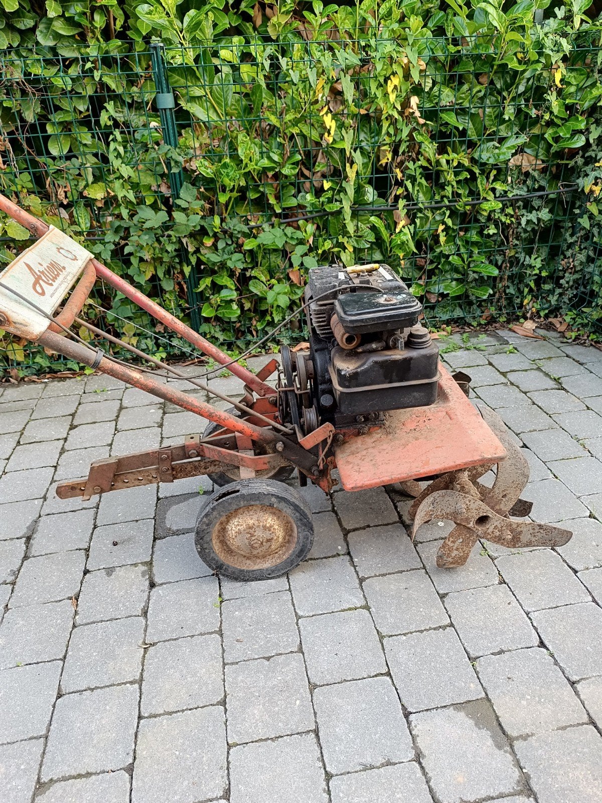 motoculteur 4 HP moteur B&S a redémarrer, Enlèvement ou Envoi, Utilisé, Essence