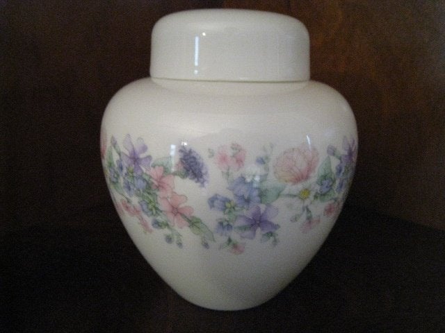 Wedgwood Angela Fine Bone China Floral ginger jar gember pot, Ophalen