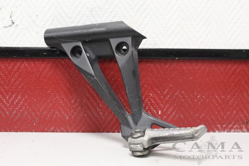 REPOSE PIEDS SUPPORT ARRIÈRE GAUCHE Kawasaki, Dhr. S. di Majo, Utilisé, Info@cama-motorparts.nl, P.J. Troelstraweg 8 8
3144 CX  MAASSLUIS, NL