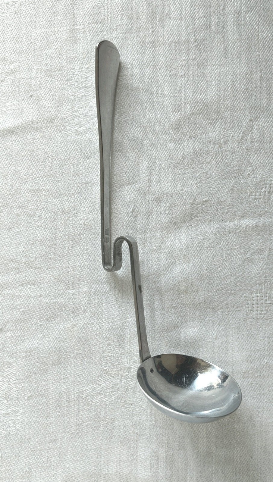 Cuillère de Service Rétro Vintage – Manche Coudé/Suspendu, Maison & Meubles, Cuisine | Vaisselle, Enlèvement ou Envoi, Utilisé