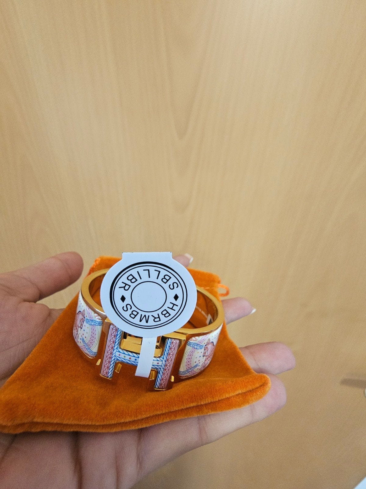 Luxe armband met oranje opbergzakje – nieuw, Verzenden, Nieuw, Overige kleuren